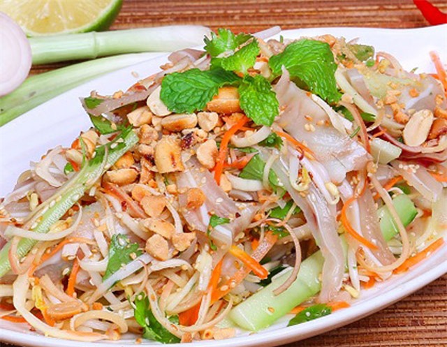 Cach lam nom tai heo xoai xanh gion ngon san sat