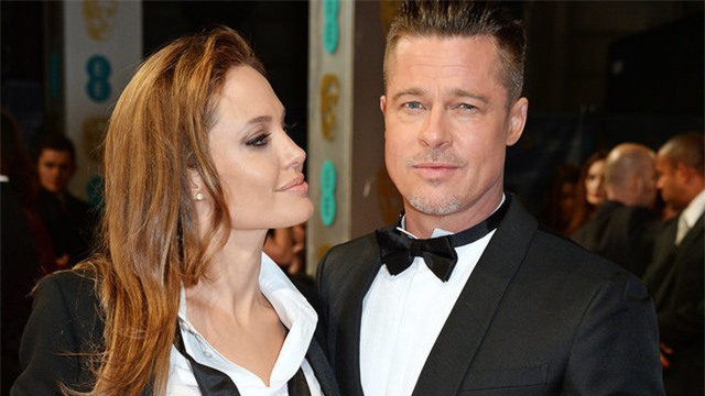 Angelina Jolie viết tự truyện tiết lộ thường sex 3 người với Brad Pitt và cô gái khác? - Ảnh 2.