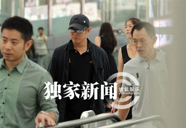 Anh trai Lý Liên Kiệt sống vất vả trong ngôi nhà lụp xụp - Ảnh 3.