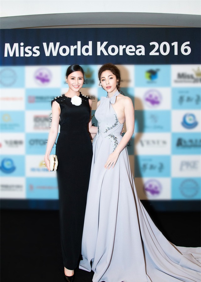 Ngọc Trinh khoe chân trắng nõn, được BTC tặng hoa trên sân khấu Hoa hậu Hàn Quốc 2016 - Ảnh 13.