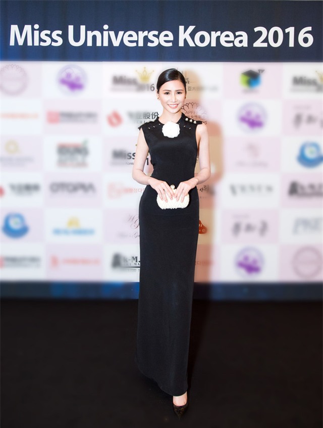 Ngọc Trinh khoe chân trắng nõn, được BTC tặng hoa trên sân khấu Hoa hậu Hàn Quốc 2016 - Ảnh 14.