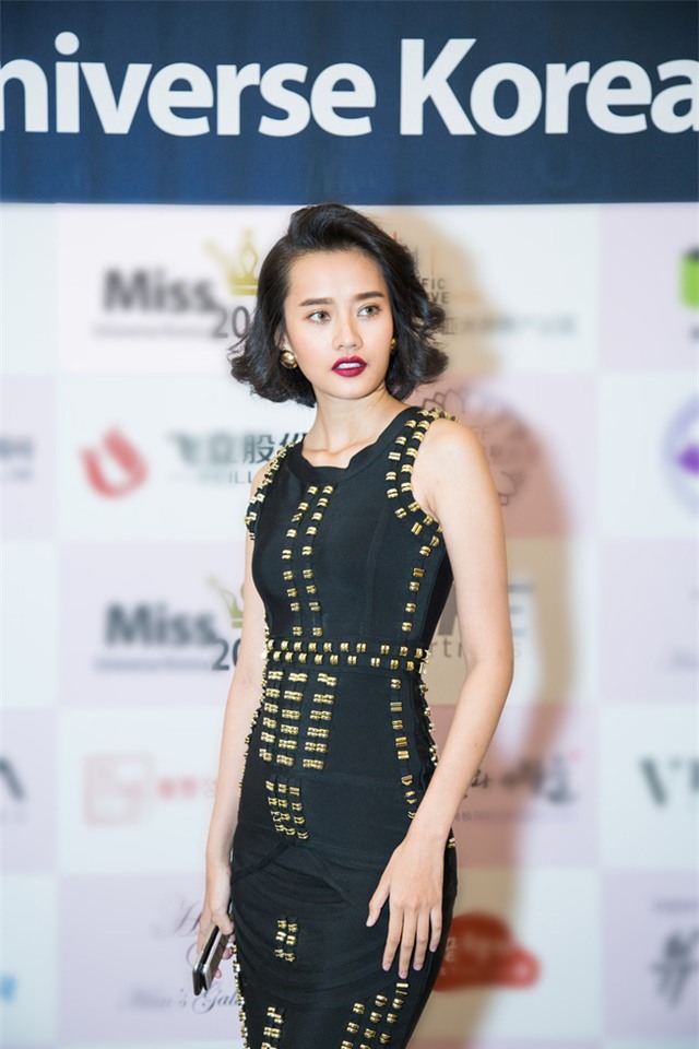 Ngọc Trinh khoe chân trắng nõn, được BTC tặng hoa trên sân khấu Hoa hậu Hàn Quốc 2016 - Ảnh 15.