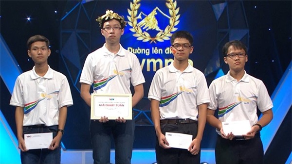 Nhật Minh giành vòng nguyệt quế với số điểm kỷ lục: 400.