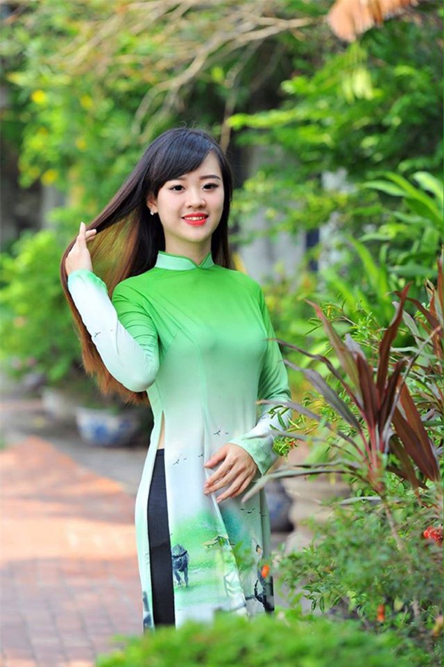 Vẻ đẹp dịu dàng, nữ tính của Hoàng Hải Thu