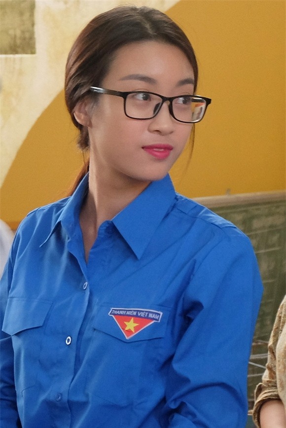 Hoa hậu Mỹ Linh quyên góp từ thiện 3