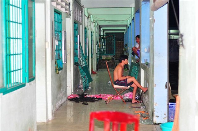 học viên; trốn trại