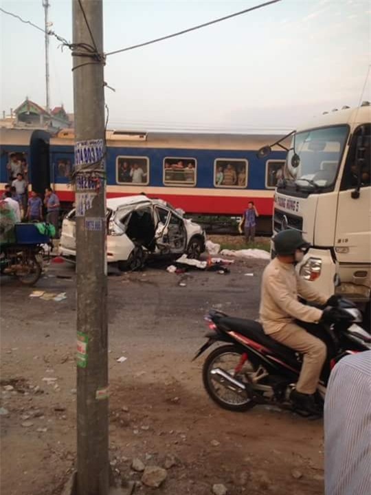 Lời kể nhân chứng vụ tai nạn tàu hỏa khiến 5 người chết ở Hà Nội - Ảnh 4.