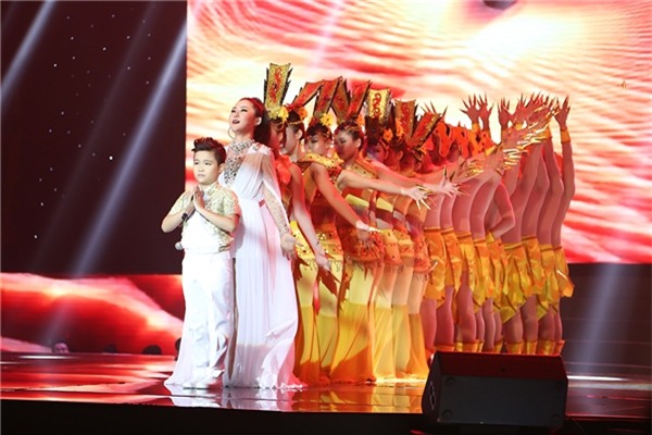 Hậu giảm cân, Hương Tràm ngày càng xinh đẹp và bốc lửa trên sân khấu - Tin sao Viet - Tin tuc sao Viet - Scandal sao Viet - Tin tuc cua Sao - Tin cua Sao