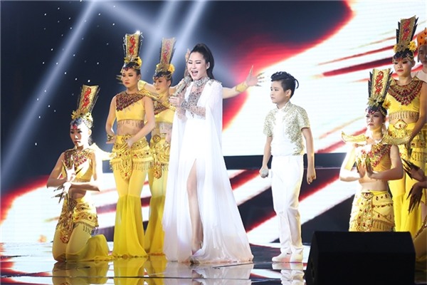 Hậu giảm cân, Hương Tràm ngày càng xinh đẹp và bốc lửa trên sân khấu - Tin sao Viet - Tin tuc sao Viet - Scandal sao Viet - Tin tuc cua Sao - Tin cua Sao