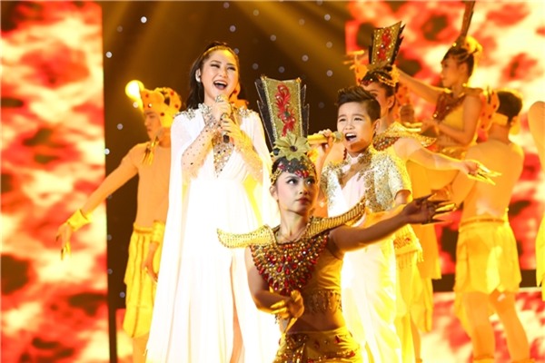 Hậu giảm cân, Hương Tràm ngày càng xinh đẹp và bốc lửa trên sân khấu - Tin sao Viet - Tin tuc sao Viet - Scandal sao Viet - Tin tuc cua Sao - Tin cua Sao