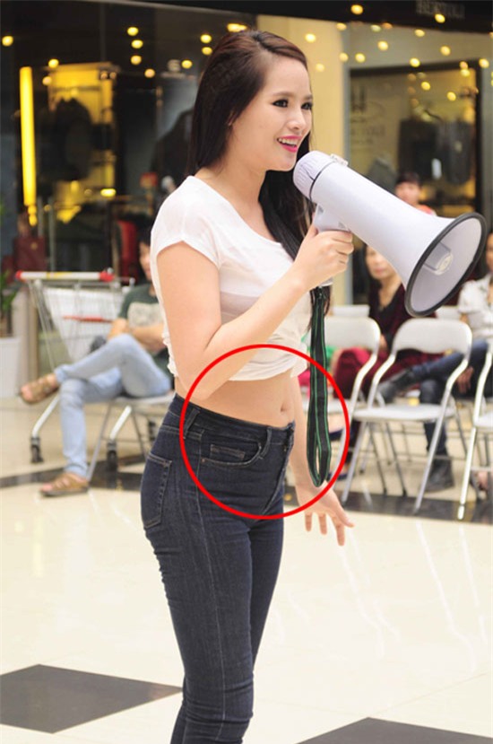 Mỹ nhân Việt eo ngấn mỡ 0