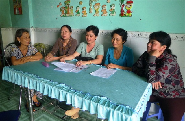 Nhiều giáo viên bị cô Đào giật hụi cho biết, từ ngày cô Đào chuyển đến nơi khác công tác, cô Đào chẳng nói gì đến số nợ hàng trăm triệu đồng mà cô đã thiếu các giáo viên gần 3 năm qua.