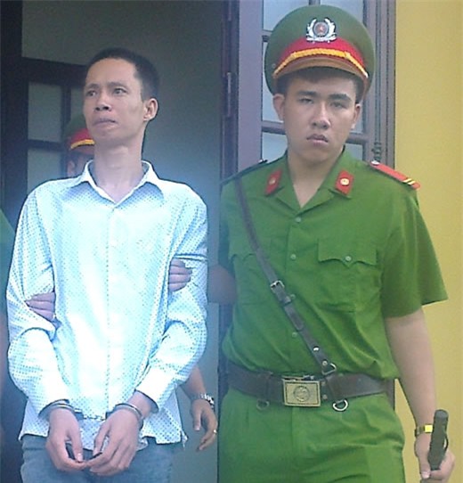 nuoc mat nguoi cha mang an tu ben hai con tho dai - 2