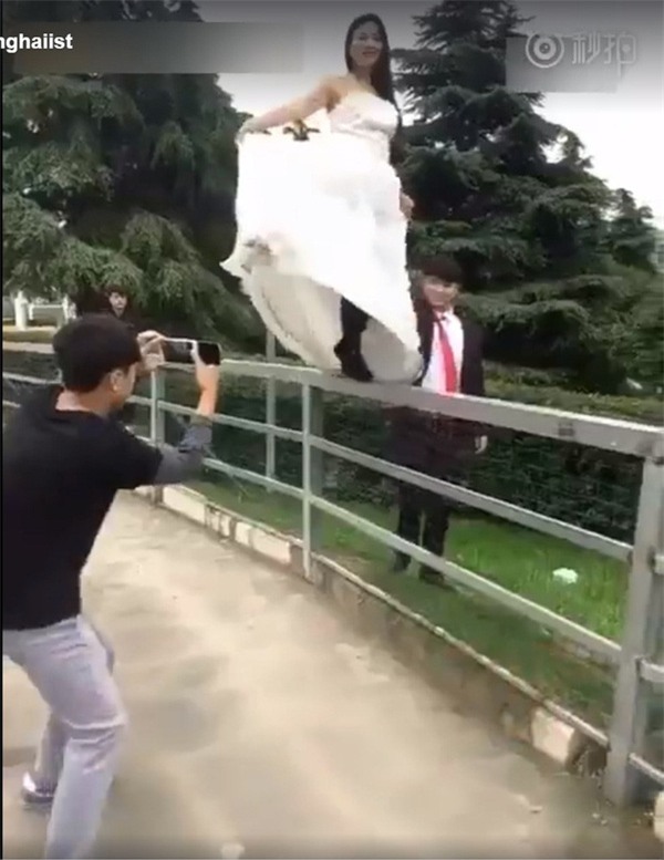 Cô dâu đau điếng