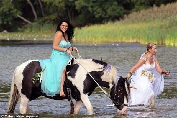 Cô dâu đau điếng