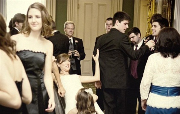 Cô dâu đau điếng