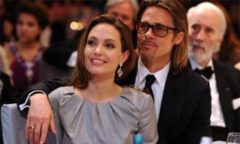 Angelina Jolie và Brad Pitt ân ái tay ba 0