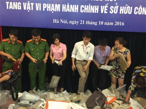 tiêu hủy hàng giả, cướp hàng tiêu hủy, tiêu hủy hàng giả tại Bộ KH-CN, hôi của, hàng giả, hàng nhái, hàng fake