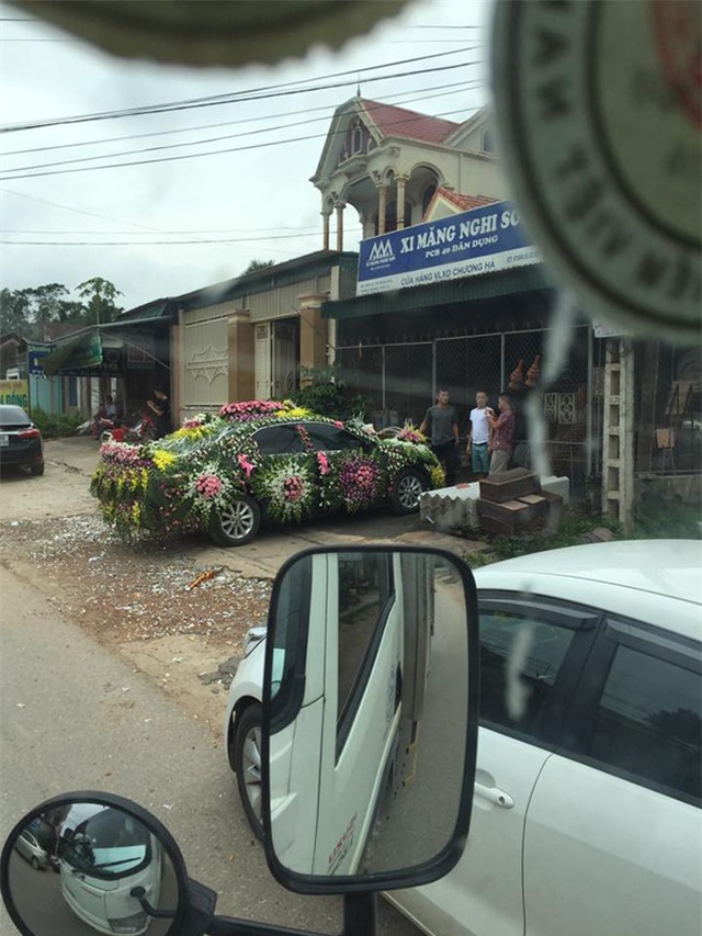 Xe hoa lạ ở Nghệ An khiến người đi đường không khỏi kinh ngạc - Ảnh 4.