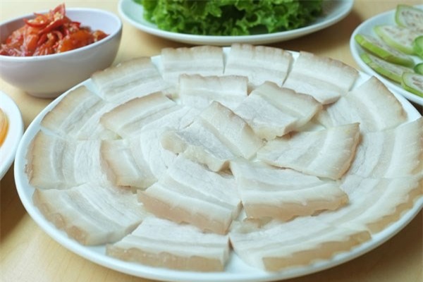 de thit luoc thom va trang, ban chi can them nhung nguyen lieu nay - 2