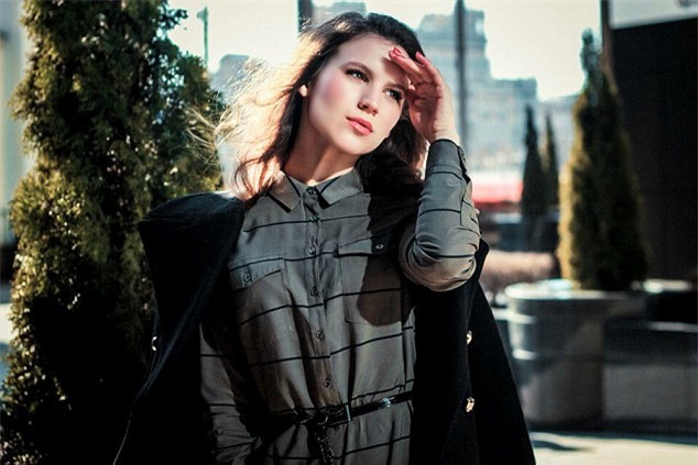 Rơi từ tầng 17, cô gái 19 tuổi vẫn may mắn thoát chết - Ảnh 1.