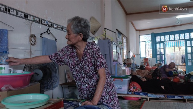 Mái nhà nhỏ cưu mang 136 cụ bà không nhà cửa, không gia đình ở Sài Gòn - Ảnh 1.