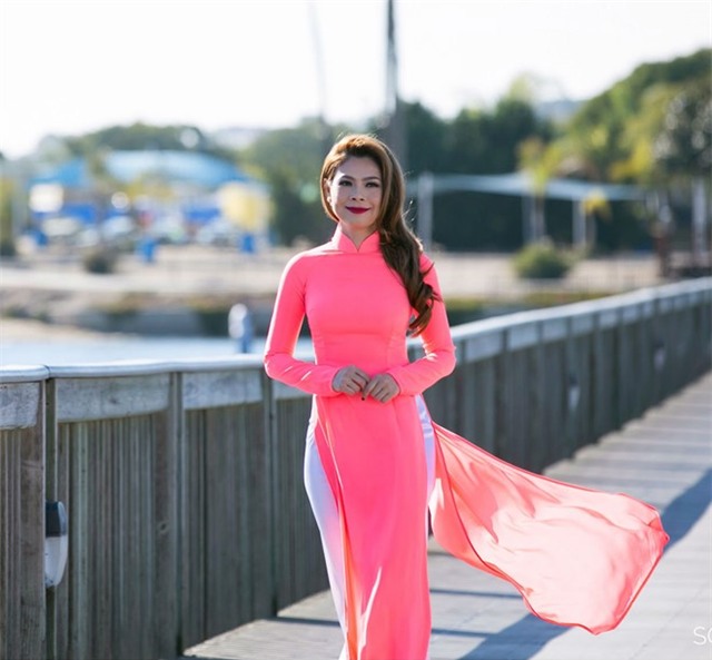 Thanh Thao mac ao dai cham thi hoa hau o My hinh anh 2