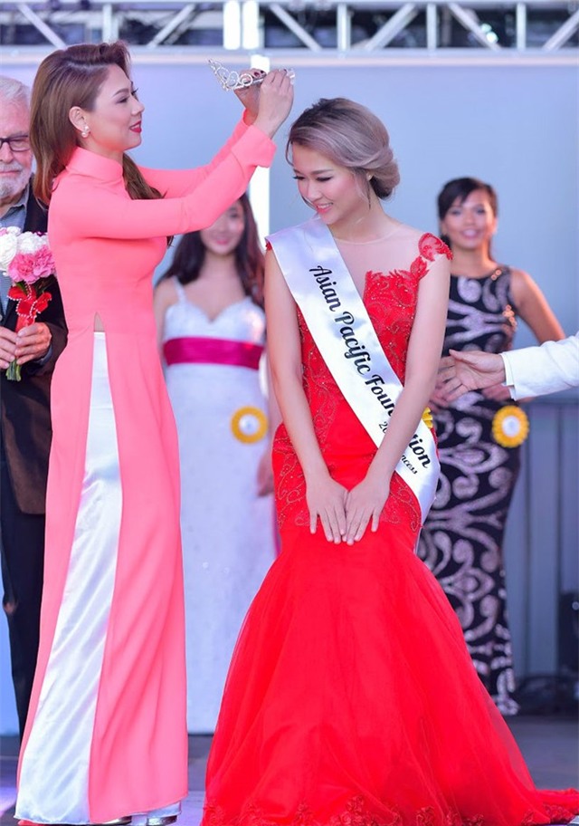 Thanh Thao mac ao dai cham thi hoa hau o My hinh anh 5