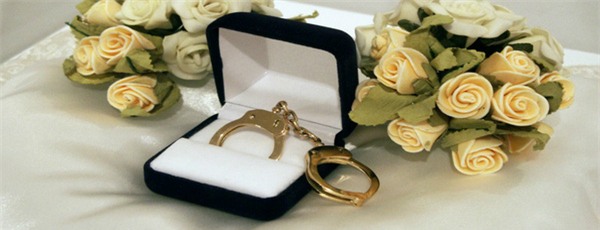 Phụ nữ độc thân, không con, sống sao cho vừa lòng thiên hạ?