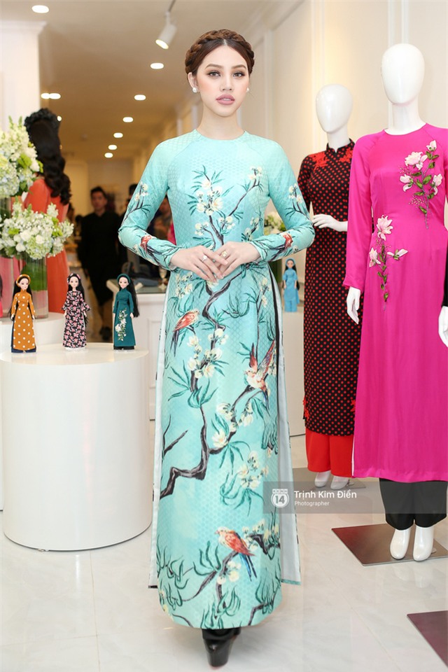 Phạm Hương, Chi Pu, Hạ Vi cùng dàn sao Việt khoe sắc trong tà áo dài duyên dáng - Ảnh 19.