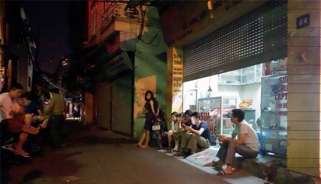 Khu vực ngách trong ngõ 175 Xuân Thủy, nơi có nhà trọ xảy ra vụ việc.