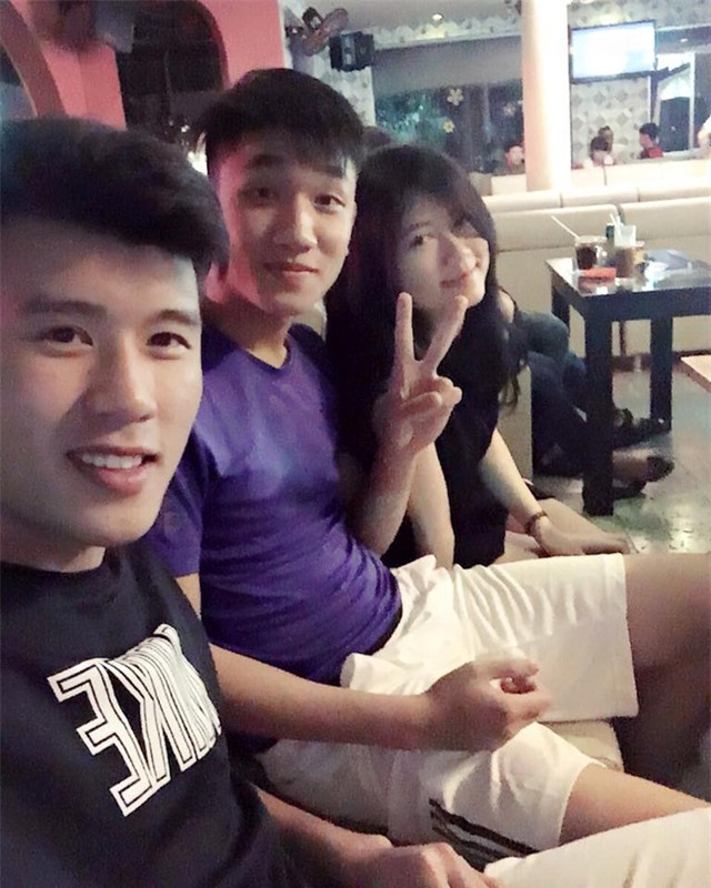 Cô bạn gái xinh như hot girl của đội trưởng U19 Việt Nam - Ảnh 3.