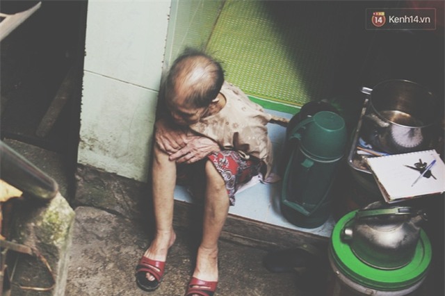 Ngôi nhà bé như mắt muỗi ngay giữa Hà Nội: Rộng 4m2, có 5 người sinh sống - Ảnh 4.