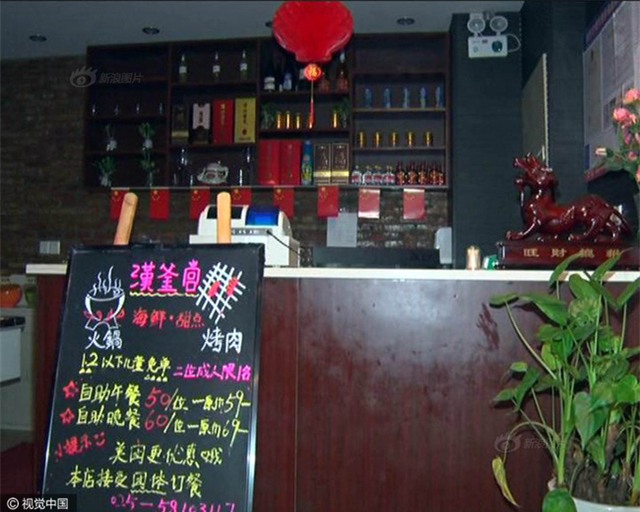 Trung Quốc: Đi ăn lẩu, cô gái bất ngờ bị nhân viên cửa hàng làm cháy mặt - Ảnh 5.