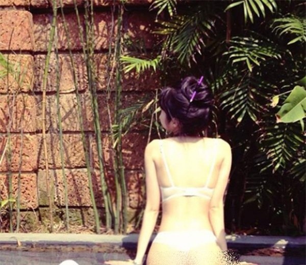 de-nhat-my-nhan-hong-qua-tao-nong-bong-ngoc-trinh-hay-elly-tran-blogtamsuvn01