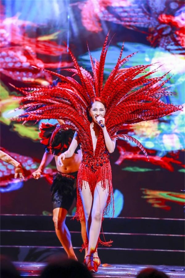 khi ha ho, elly tran, bao anh, pham huong cung mac vay cam long chim hinh anh 8