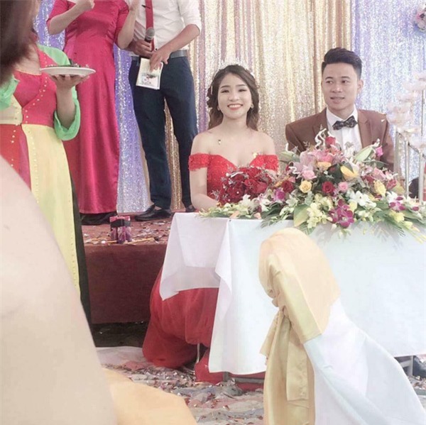 Chú rể Hoàng Trung và cô dâu Việt Hồng trong đám cưới