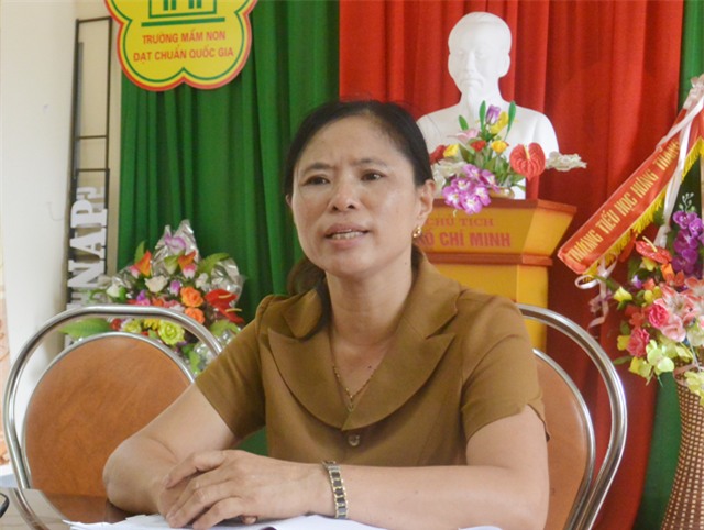 Cô Lê Thị Thu Hà - Hiệu trưởng Trường Mầm non Hưng Thắng trao đổi với PV.
