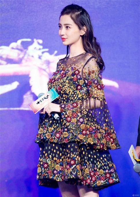 angela baby dang duoc ca tung la ba bau sanh dieu nhat nhi hoa ngu - 2