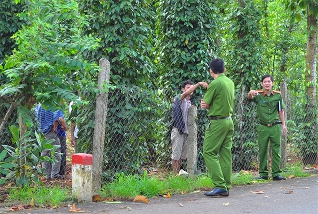 Manh moi lan ra ke giet vo, con truong ban dan van hinh anh 2