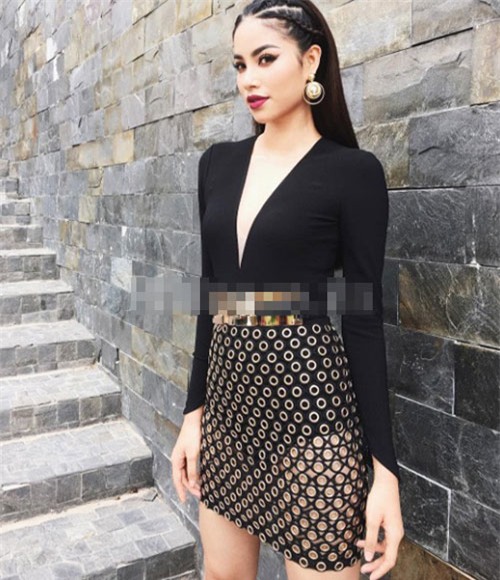 khong can vay dam, cac sao viet van sexy het co voi 2 kieu ao nay - 11