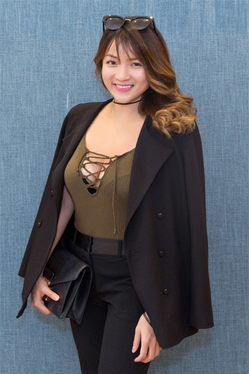 khong can vay dam, cac sao viet van sexy het co voi 2 kieu ao nay - 5