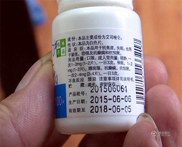 Con nhỏ ngủ li bì và đây là những thứ mà người mẹ tìm được trong hành lý của người giúp việc - Ảnh 4.