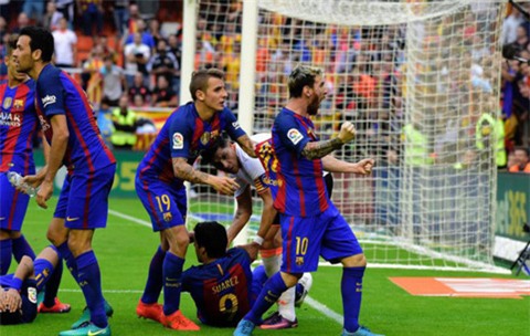 Mái tóc vàng đánh dấu sự thay đổi của Messi