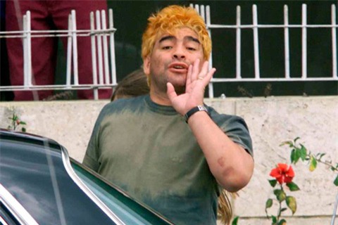 Maradona phá phách ngoài sân phần nào tạo nên cái uy cho ông trên sân