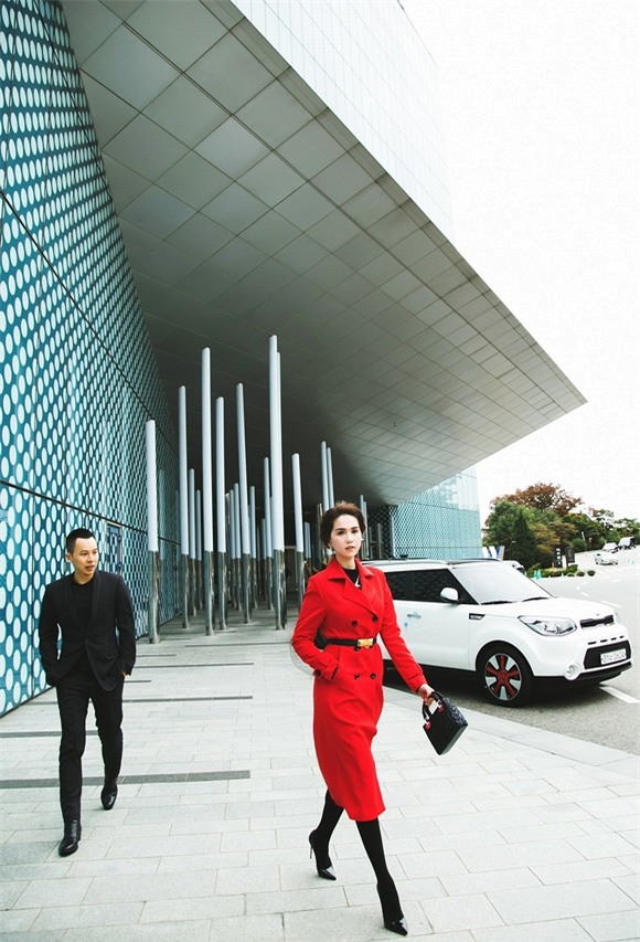 Ngọc Trinh khoe street style cực chất 4