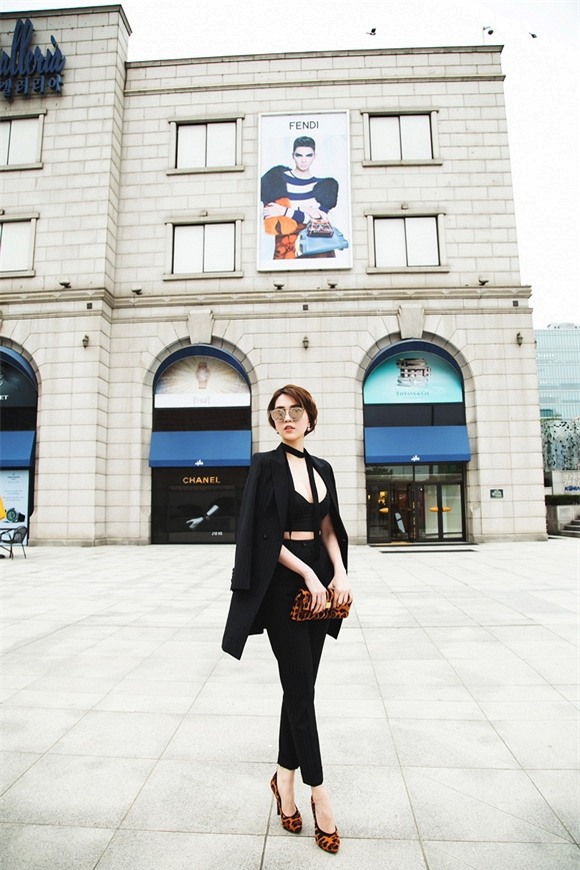 Ngọc Trinh khoe street style cực chất 7