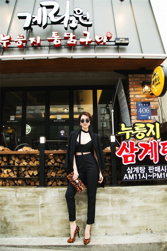 Ngọc Trinh khoe street style cực chất 4