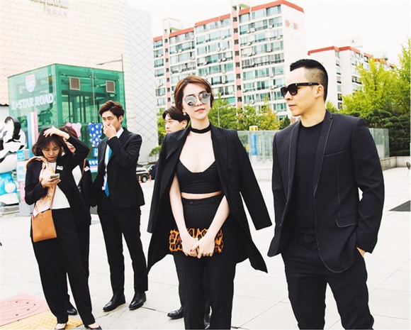 Ngọc Trinh khoe street style cực chất 1