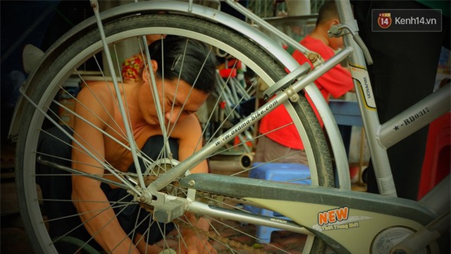 Mái ấm hạnh phúc của anh sửa xe và cô thợ may trong túp lều ở vỉa hè Sài Gòn - Ảnh 11.
